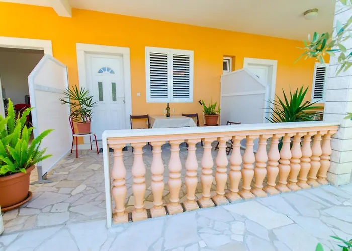 Ivana Apartamento *